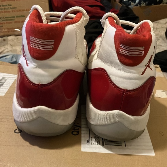 What are you saying share key details like brand size and color (required) . - Picture 4 of 7